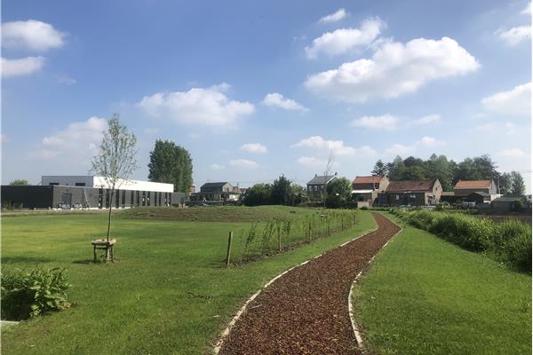 Aanleg voetbalveld in natuurgras, Finse piste en omgevingswerken - Sportinfrabouw NV